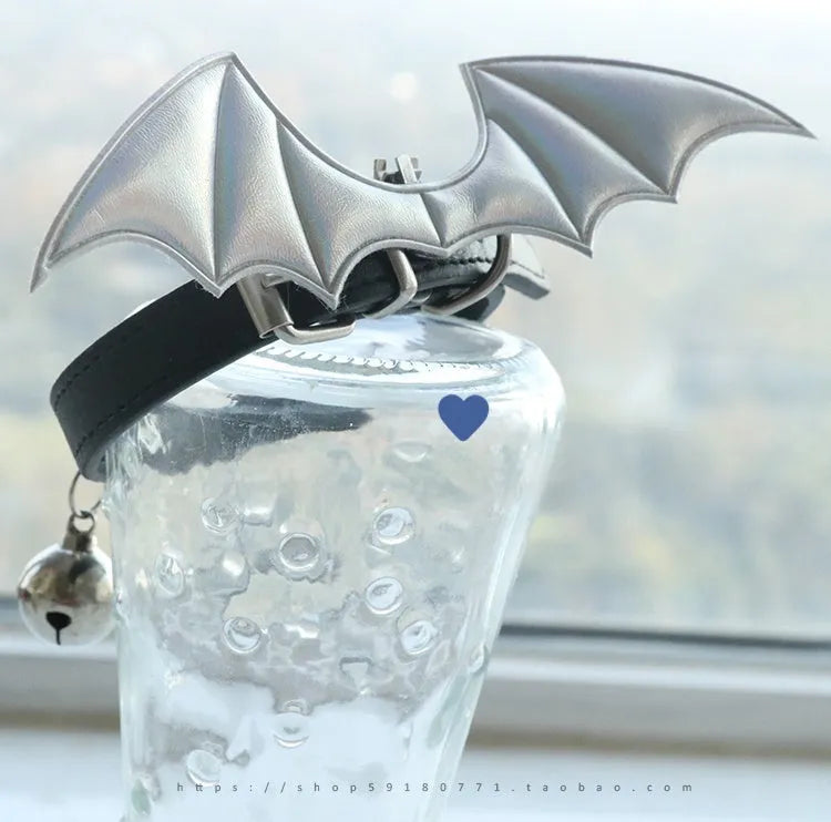 Little devil wings bell leather collar for pets in patent leather satin material with decorative wings