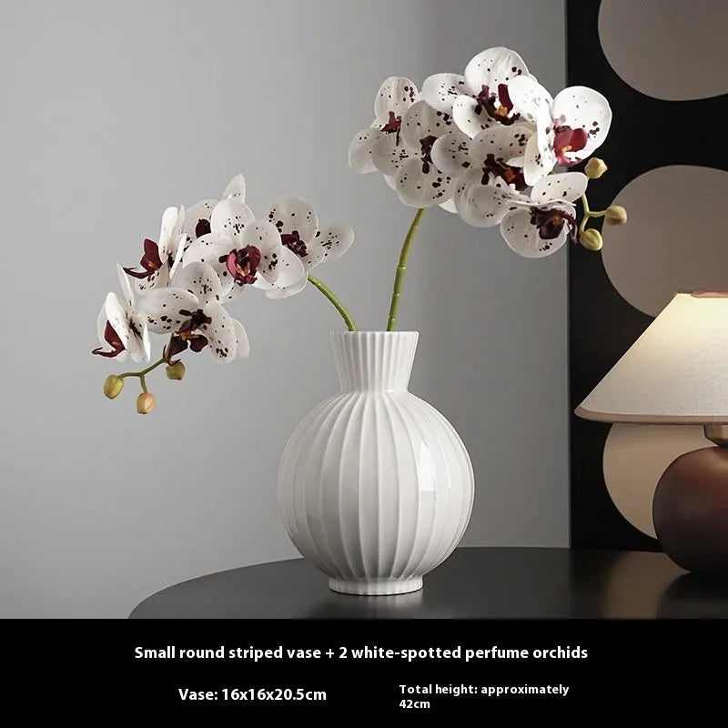 White ceramic ball striped vase with American country styling for table centrepiece decoration