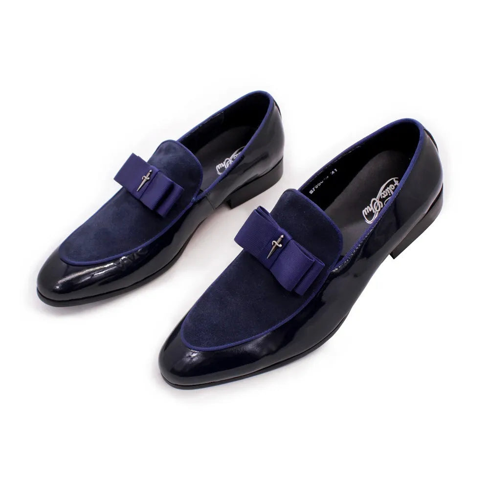 Men's low-top patent leather shoes with tassel detail in black colour