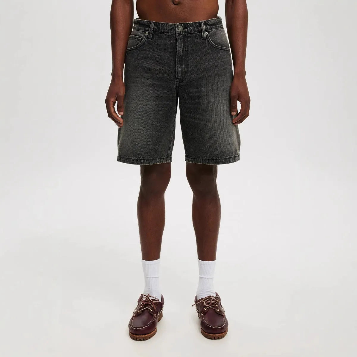 Men's loose fit straight cut jeans in light blue cotton denim street style trousers