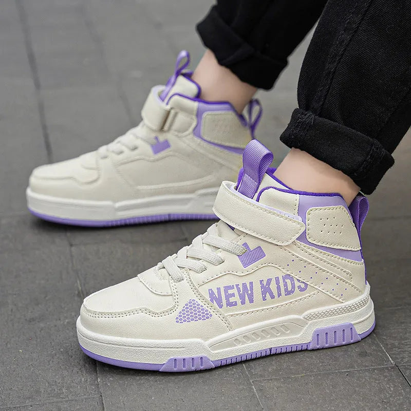 Children's outdoor sneakers with buckle fastening in neutral colours with rubber sole