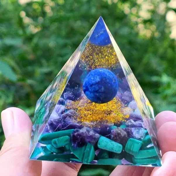 Clear epoxy resin pyramid ornament with embedded blue lapis lazuli crystal gravel, 6cm tall.