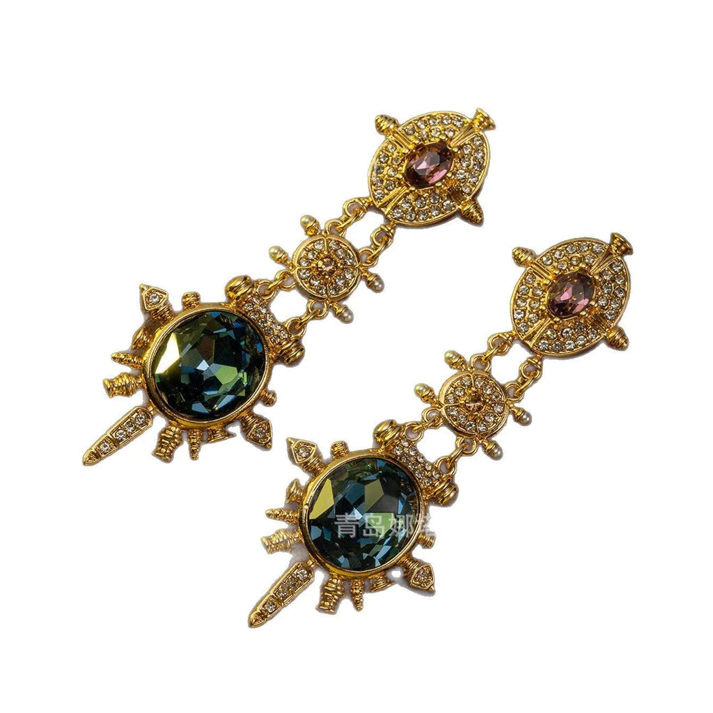 A pair of gold-coloured retro geometric stud earrings with a round shape and diamond-treated alloy surface.