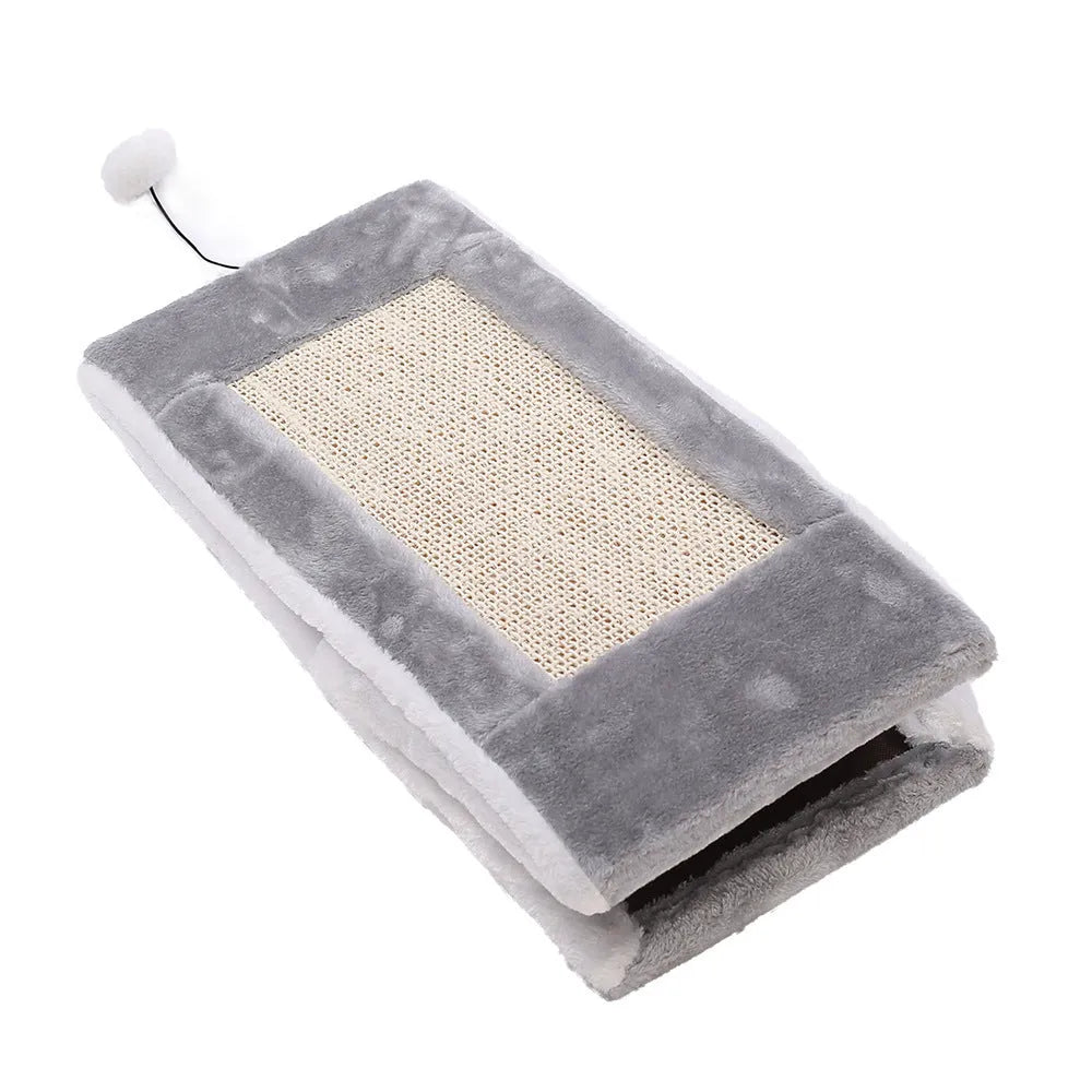 Triangle-shaped cat scratching post with sisal surfaces and integrated plate fur cushion bed
