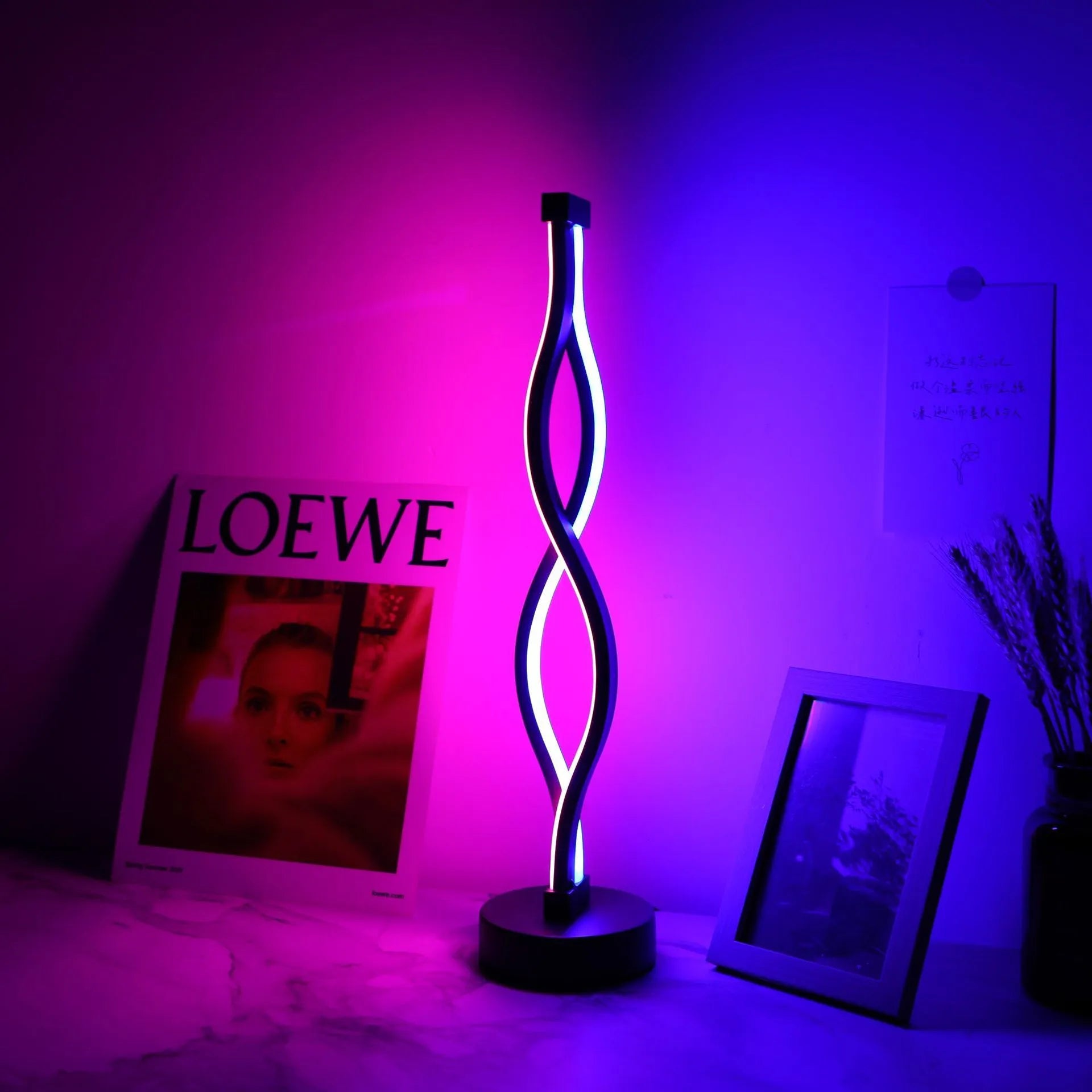 Black aluminium desk lamp with touch control and three-colour dimming button