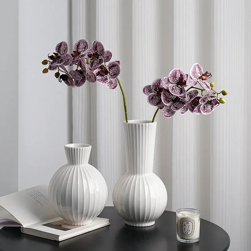 White ceramic ball striped vase with American country styling for table centrepiece decoration