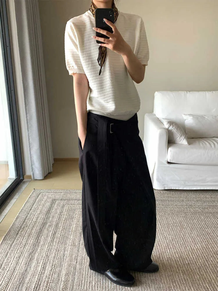 Black straight-leg trousers with single pleated cut and adjustable waist