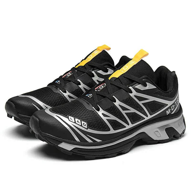 Low-top outdoor hiking shoes with lace-up closure and round toe in various colours