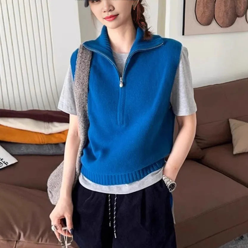 Women's half-zip sleeveless knit vest with 3D pattern in mesh polyester fabric