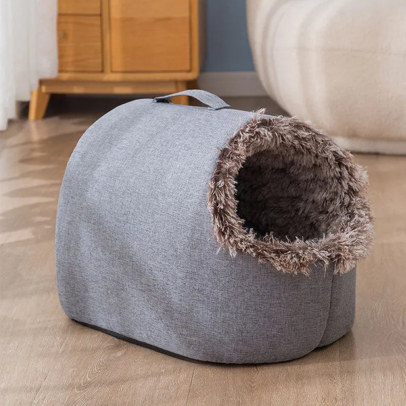Fleece-lined cat nest sleeping bag in coffee color, size M 40x30x28cm, closed design for winter warmth