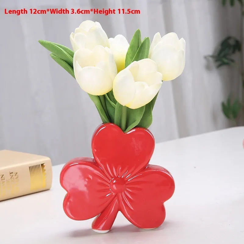 White porcelain ceramic clover-shaped vase with European styling for desktop decoration