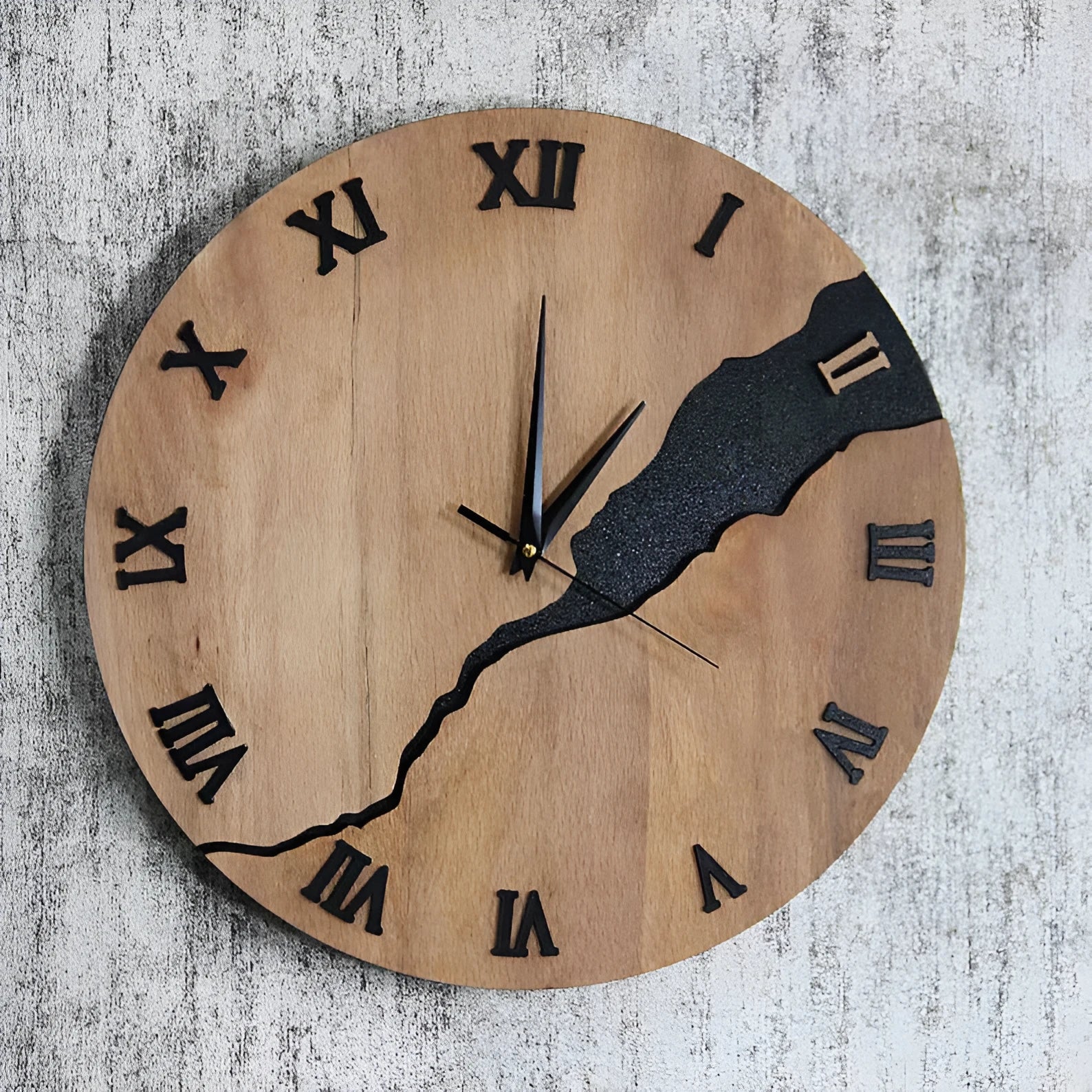 Wooden wall clock with creative crack design in natural finish, modern style for home decor