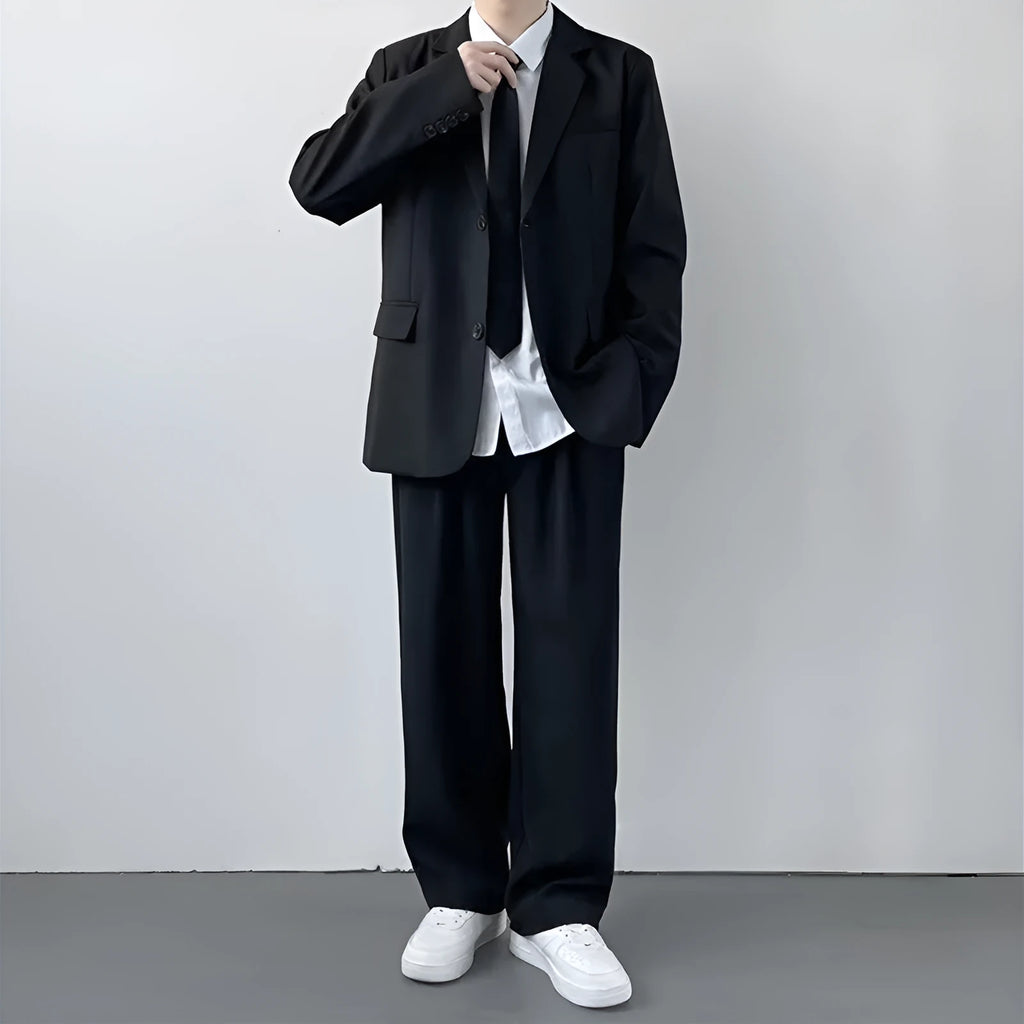 Men's plus size college-style suit set with trousers, white shirt and tie in loose fit