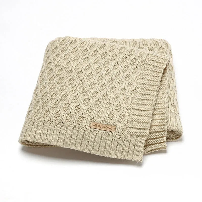 Solid-colour infant blanket with raised three-dimensional lines, shown in a light green colour.