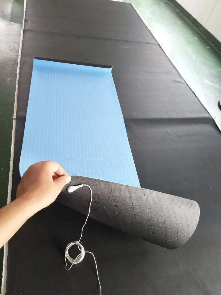 Blue conductive yoga mat with plants pattern and grounding wire, size 182x61cm.