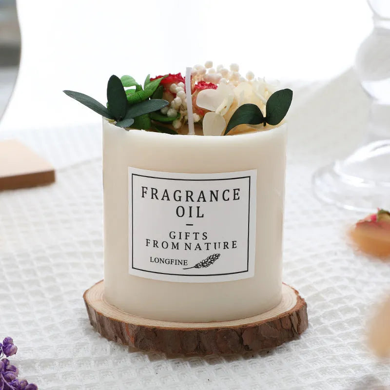 Aromatherapy candle with dried flowers decoration showing approximately 330g size and optional wood chip base