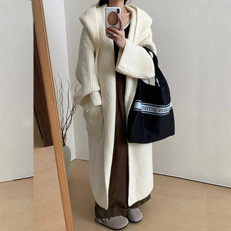 Women's loose hooded cardigan coat in acrylic fabric with raglan sleeves.