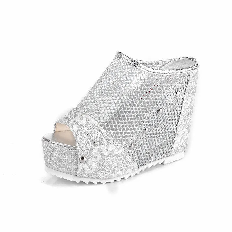 Korean chunky heel flip-flops with hollowed-out detail and mesh upper in gold.