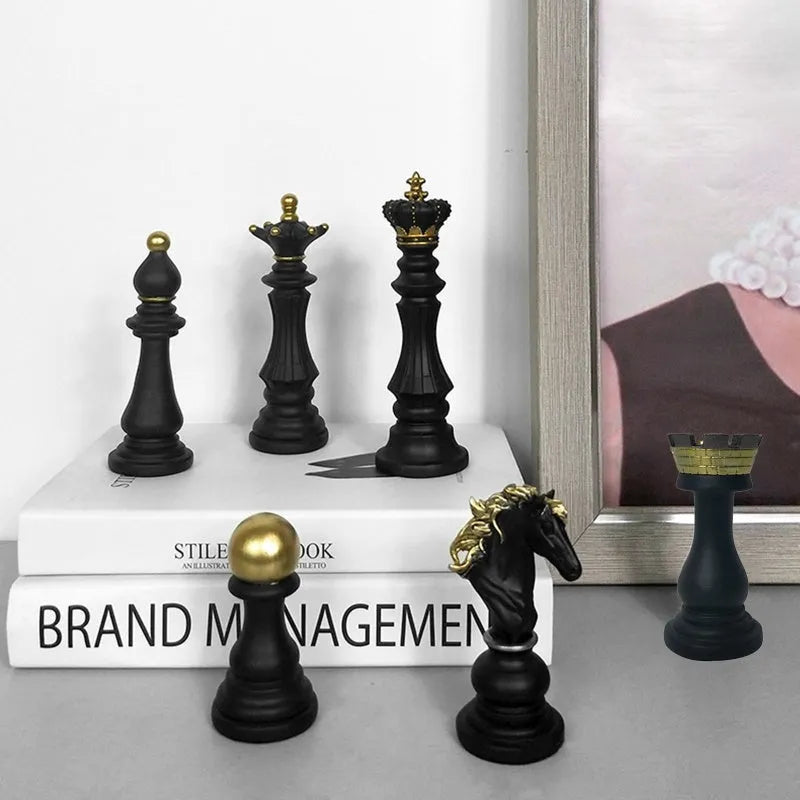 Creative chess resin ornaments synthetic resin European style medium black white warhorse king queen
