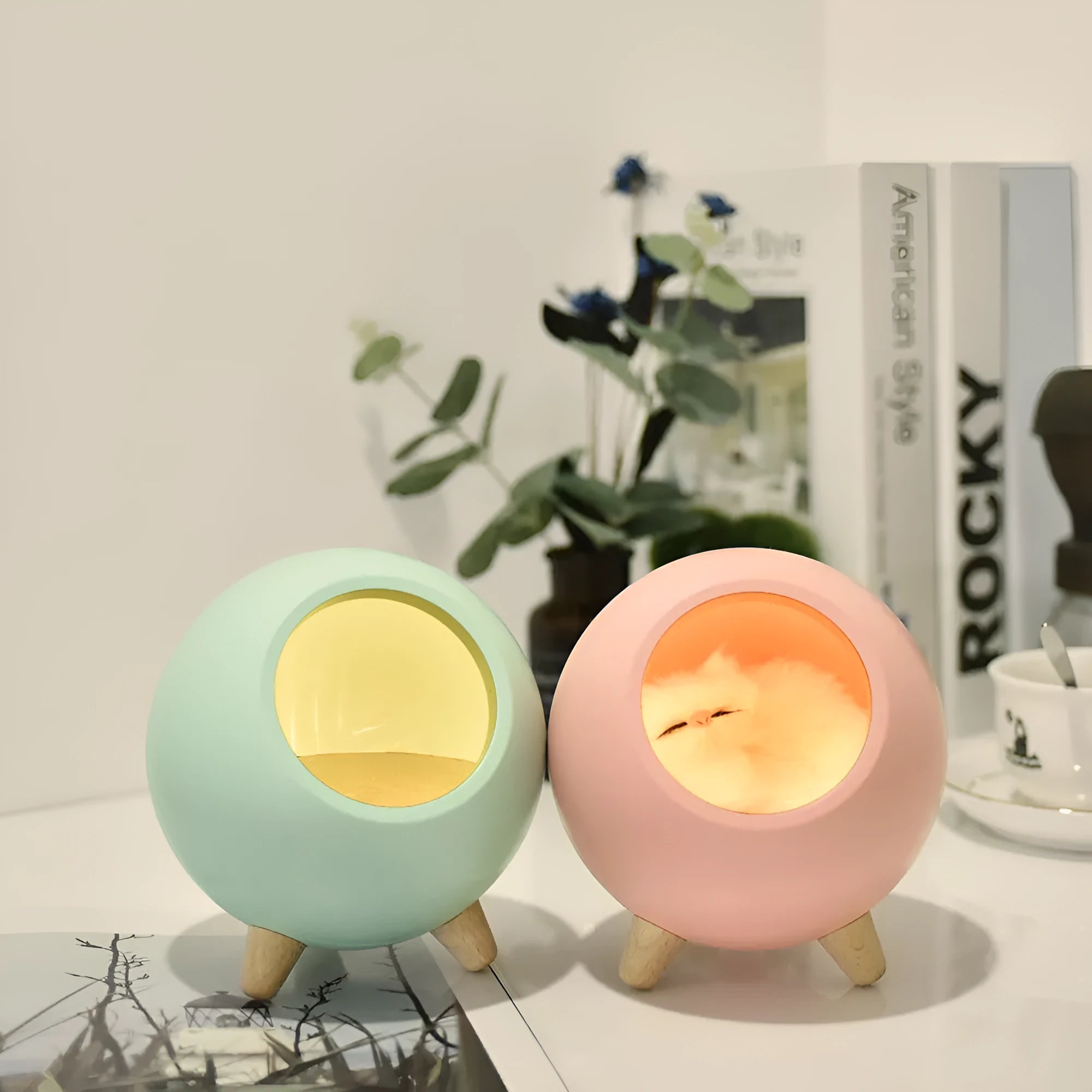 Cat house atmosphere table lamp with ABS shade, battery powered, 130x130x143mm, pink colour option