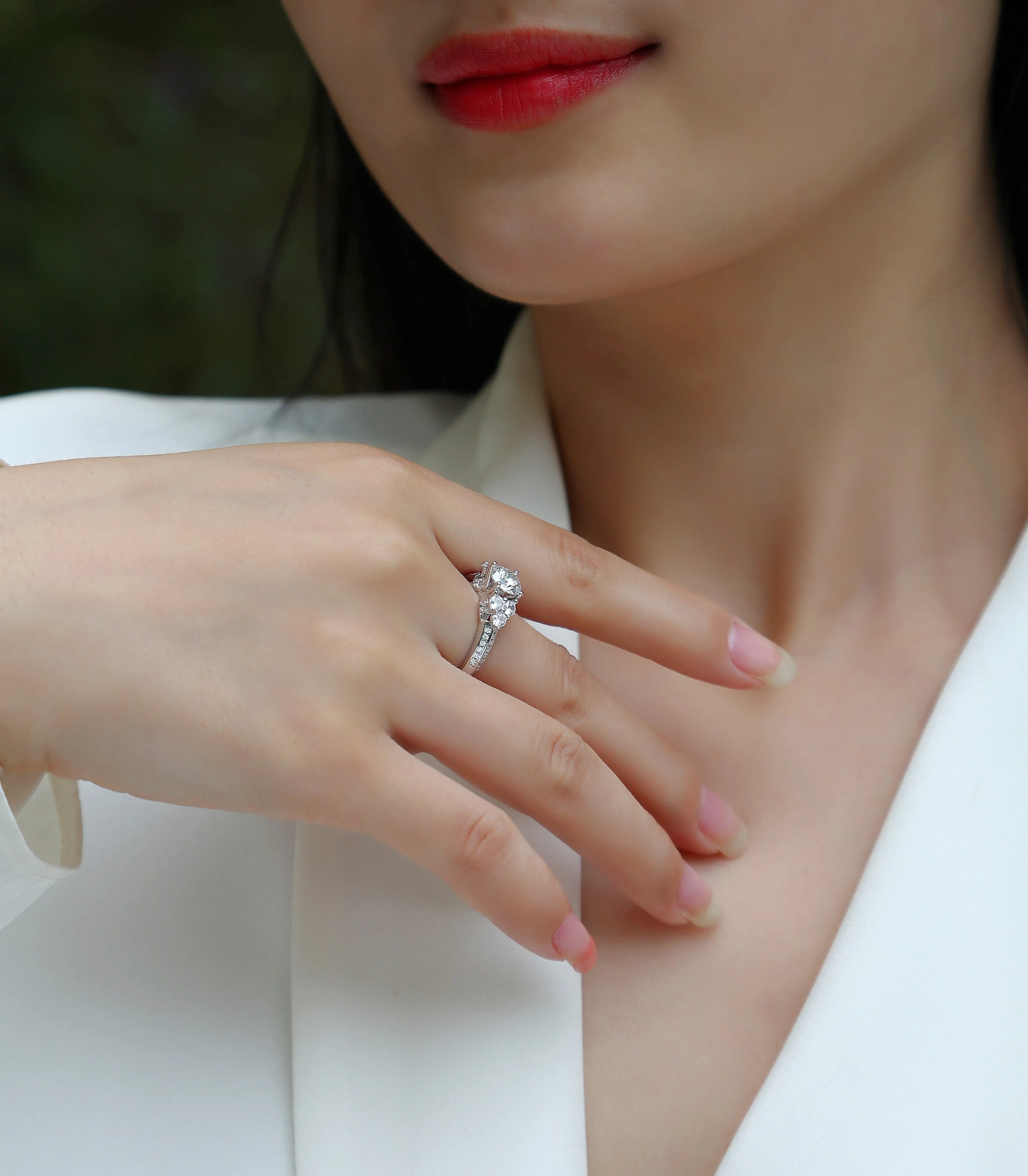 Coral Dream 1-carat moissanite wedding ring set in platinum-plated S925 silver on gift box