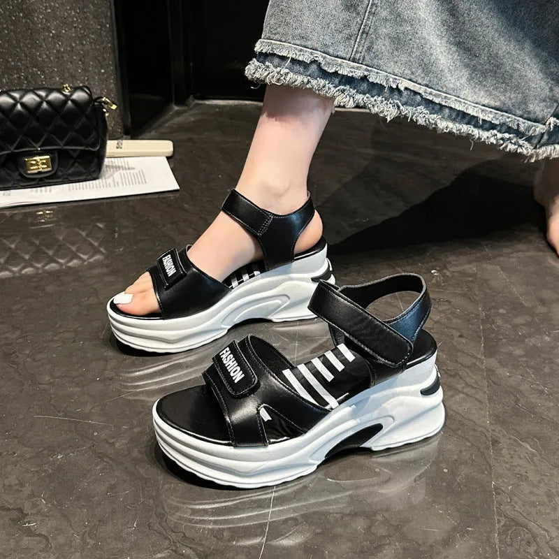 Small Muffin platform sports beach shoes with Velcro fastening, PU upper, round toe, available in creamy-white and black