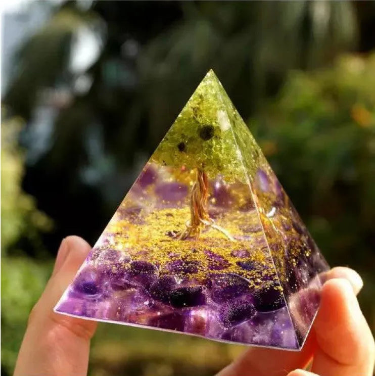 Clear epoxy resin pyramid ornament with embedded blue lapis lazuli crystal gravel, 6cm tall.