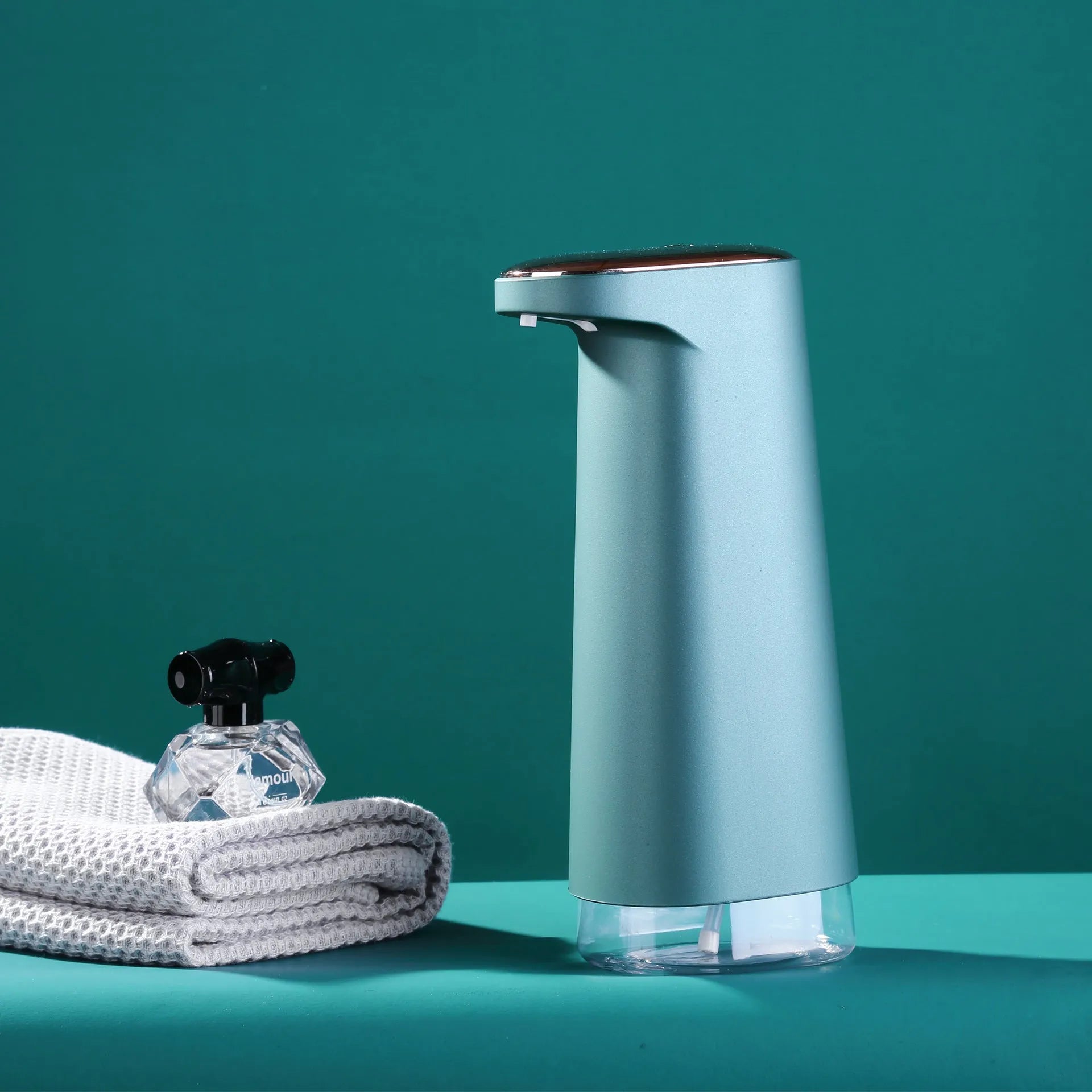 Automatic foam soap dispenser in white with infrared sensor, USB charging port, and compact desktop design