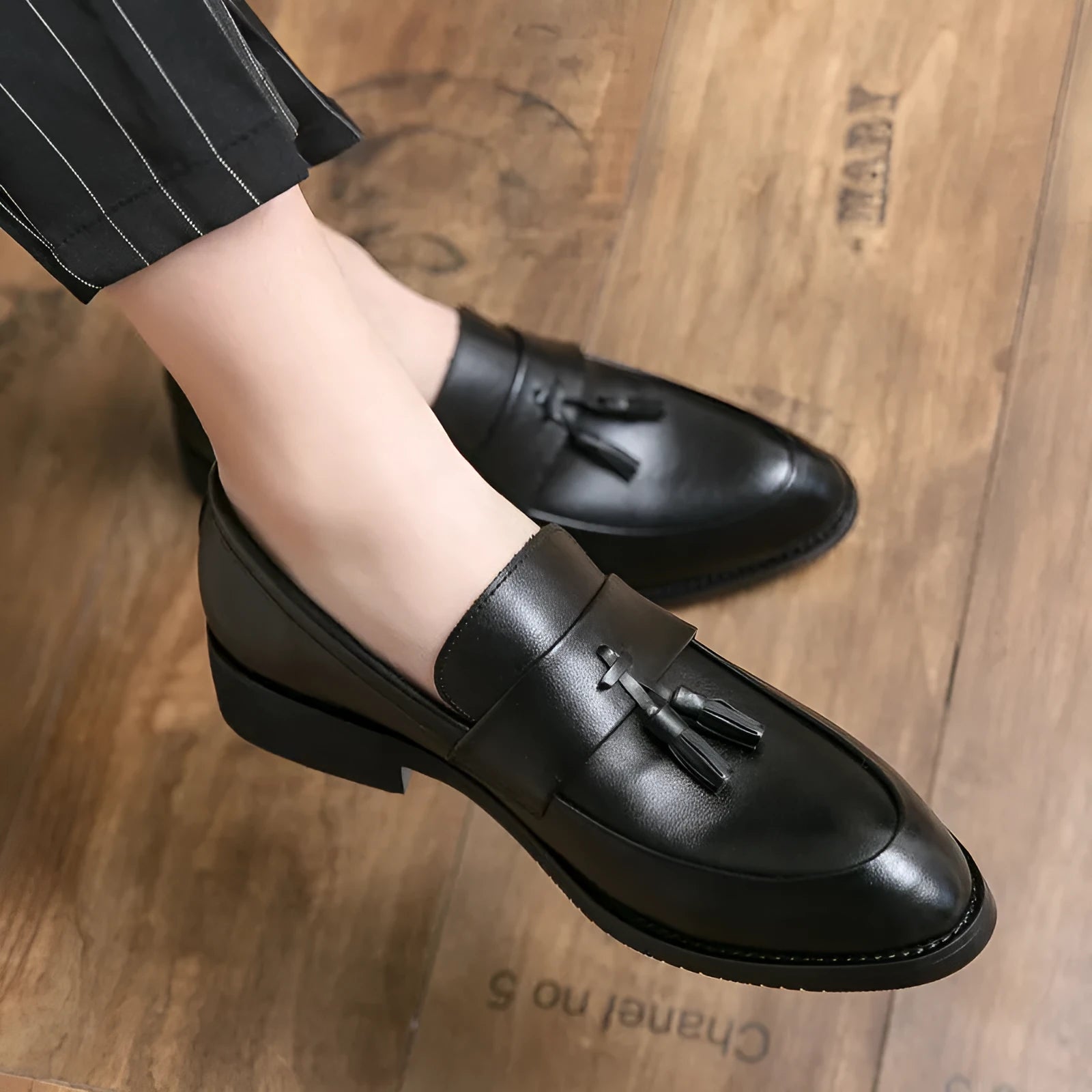 Men's black and brown tassel loafers slip-on business casual shoes with rubber sole