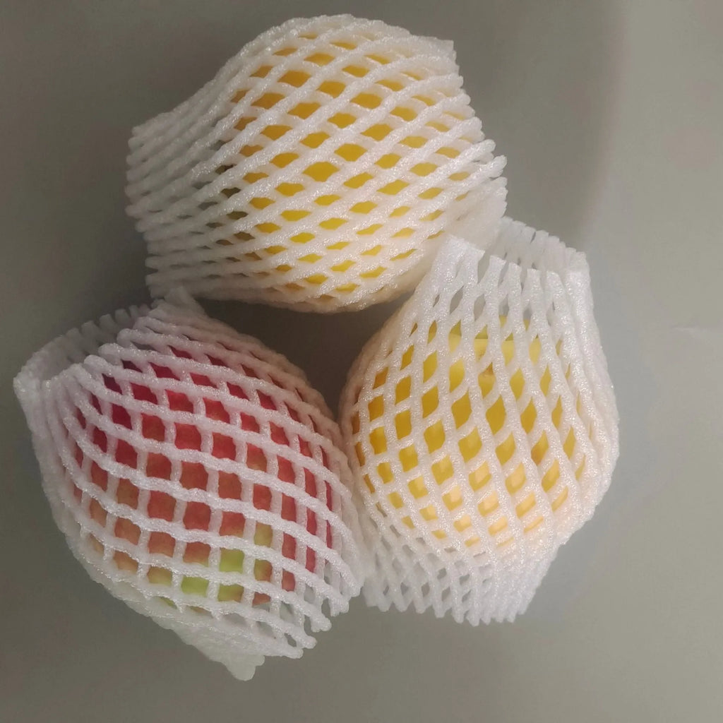 White foam mesh net protective cover for fruit, shown with size options from 6x5cm to 18x7cm.
