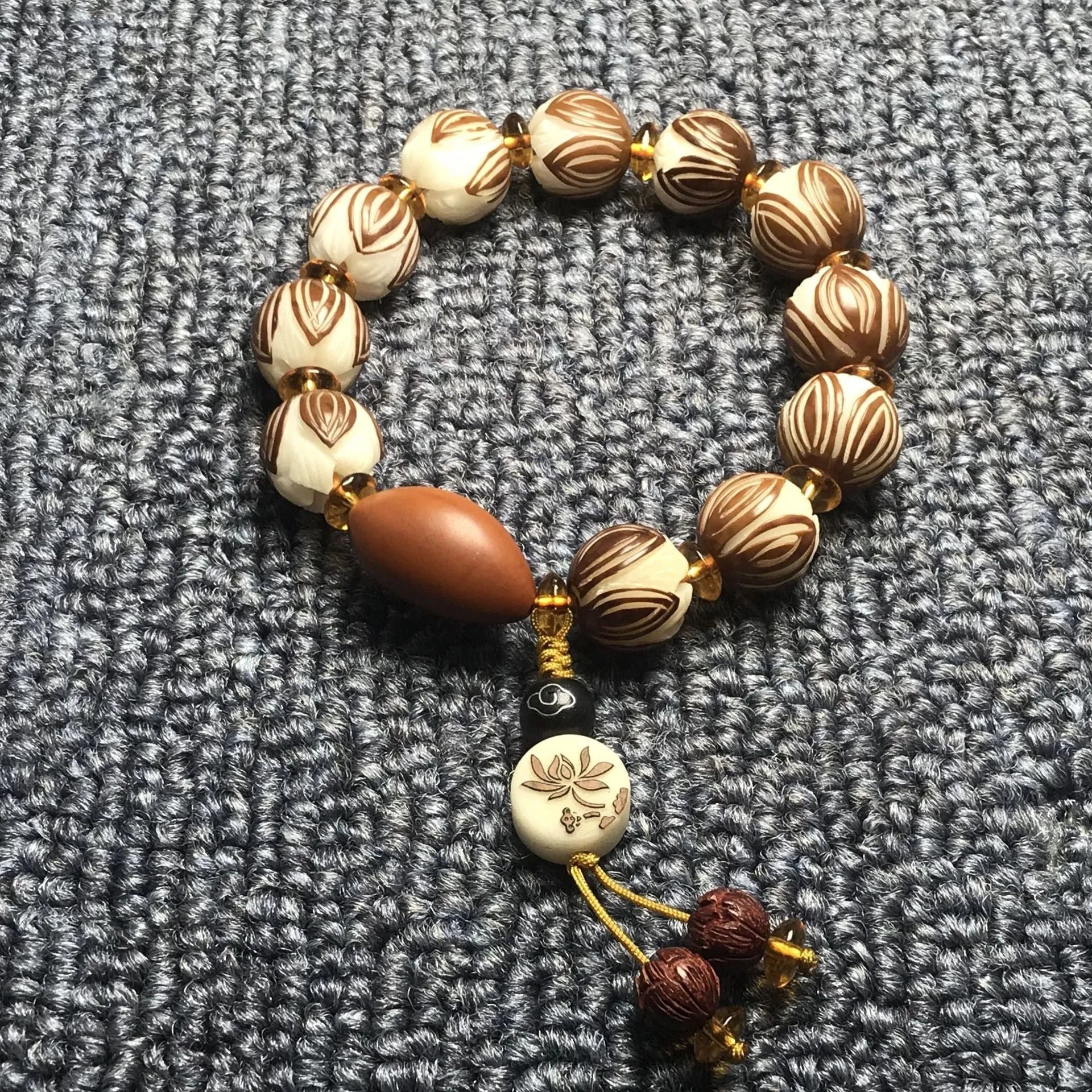 White jade bodhi root carved lotus bracelet in lotus ten thousand words style unisex national style
