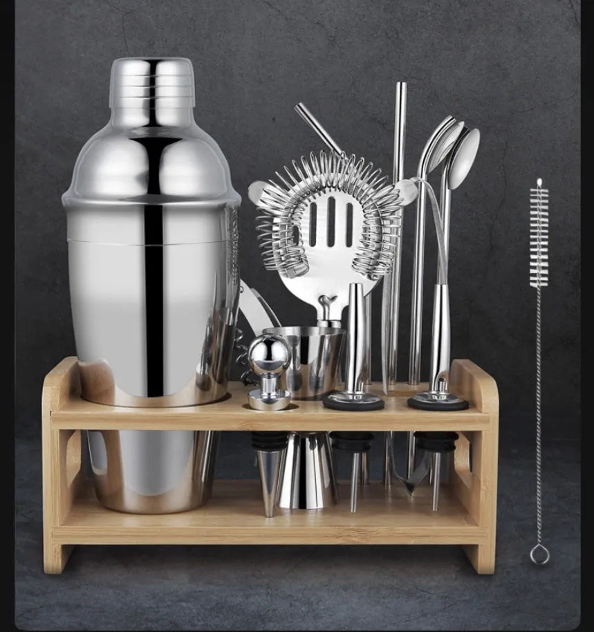 23-piece stainless steel and acrylic European cocktail shaker set with bar tools