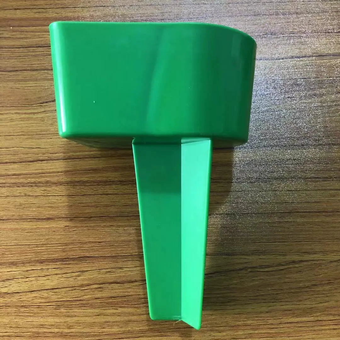 Plastic canopy cup and phone holder in green, 20x14cm, on a beach shelter frame