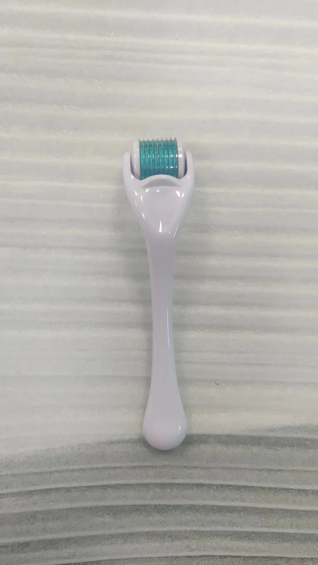 540 micro needle roller derma pen with coloured handle and wheel, shown with 0.2mm, 0.25mm, 0.3mm size options.