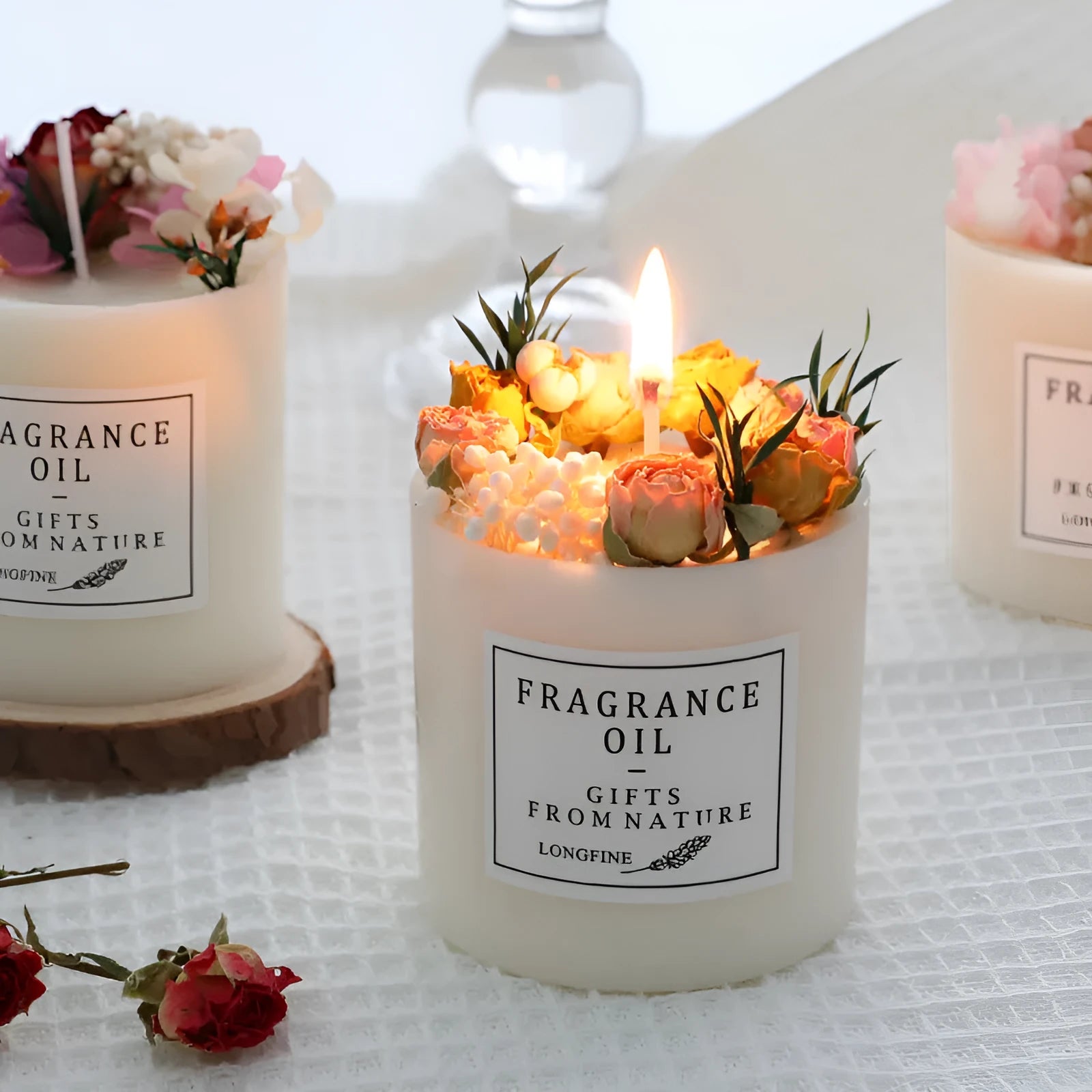 Aromatherapy candle with dried flowers decoration showing approximately 330g size and optional wood chip base