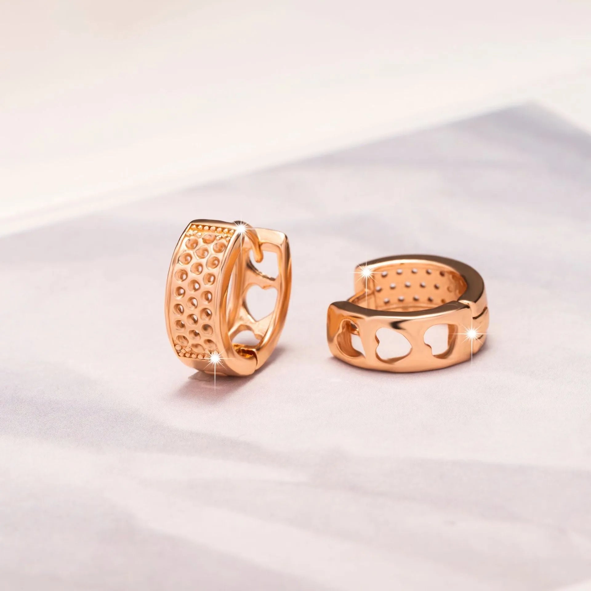 Rose gold hollowed out heart-shaped stud earrings for women, fresh sweet style.