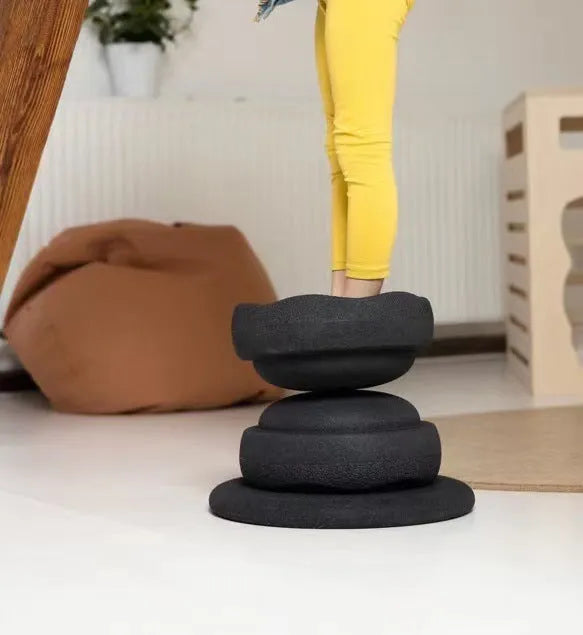 Plastic balance board set for children 4-6 years with mixed wood and black wood designs