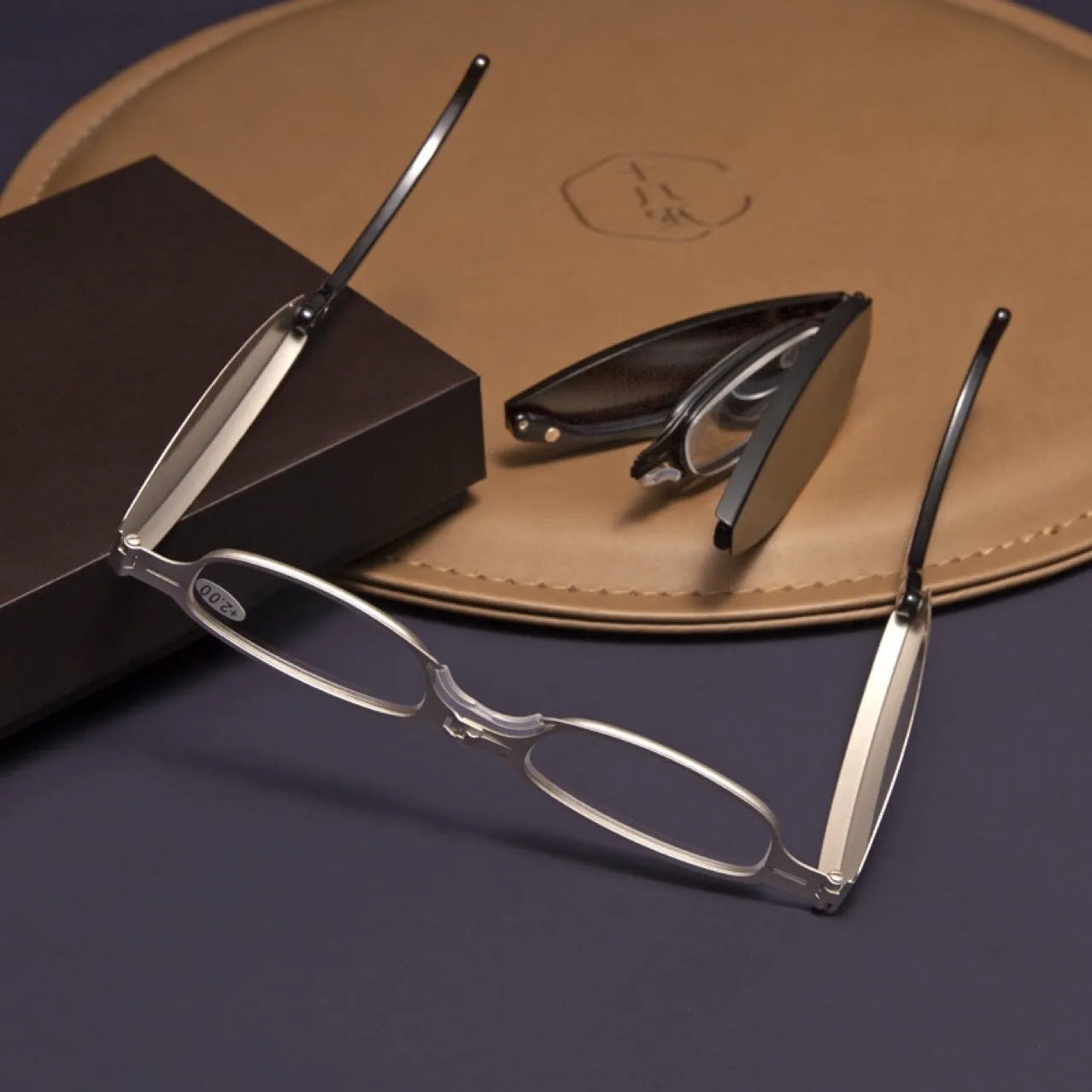 Folding presbyopic glasses with retro ring detailing on black or silver anti-fall frames