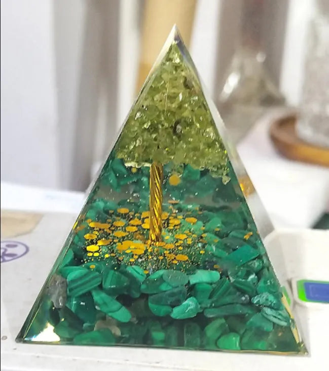 Clear epoxy resin pyramid ornament with embedded blue lapis lazuli crystal gravel, 6cm tall.