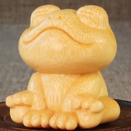 Solid bamboo smiling frog carving ornament with cartoon design, 5cm height