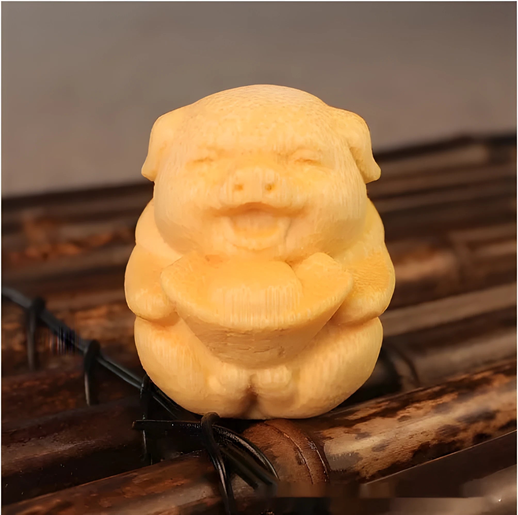Solid bamboo carving Fulu pig ornament measuring 4cm tall with 3.5cm diameter