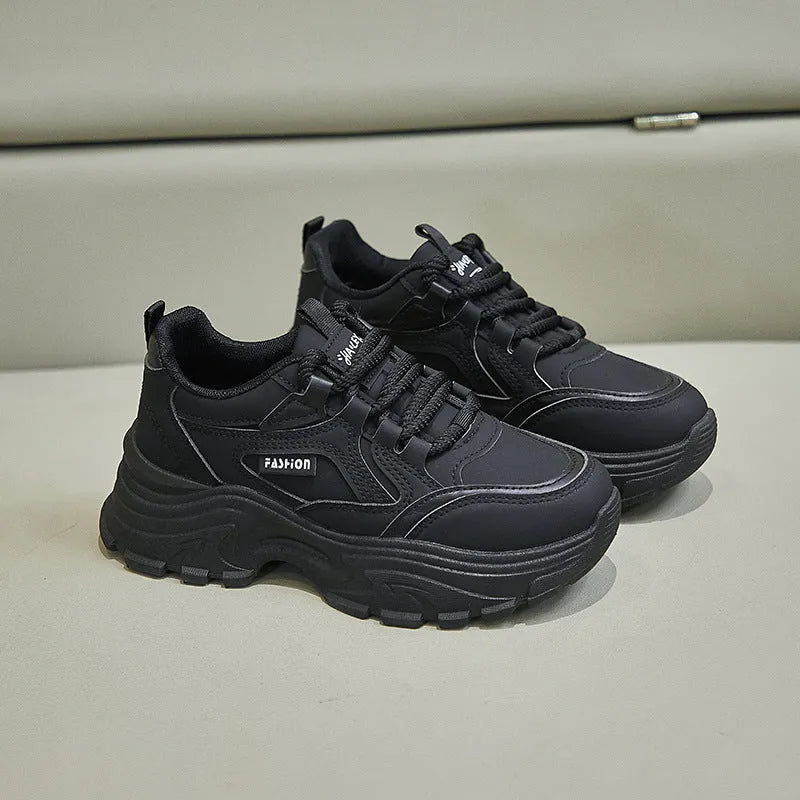 Breathable sports height increasing low-top shoes for women in black with T-shaped tie and rubber sole