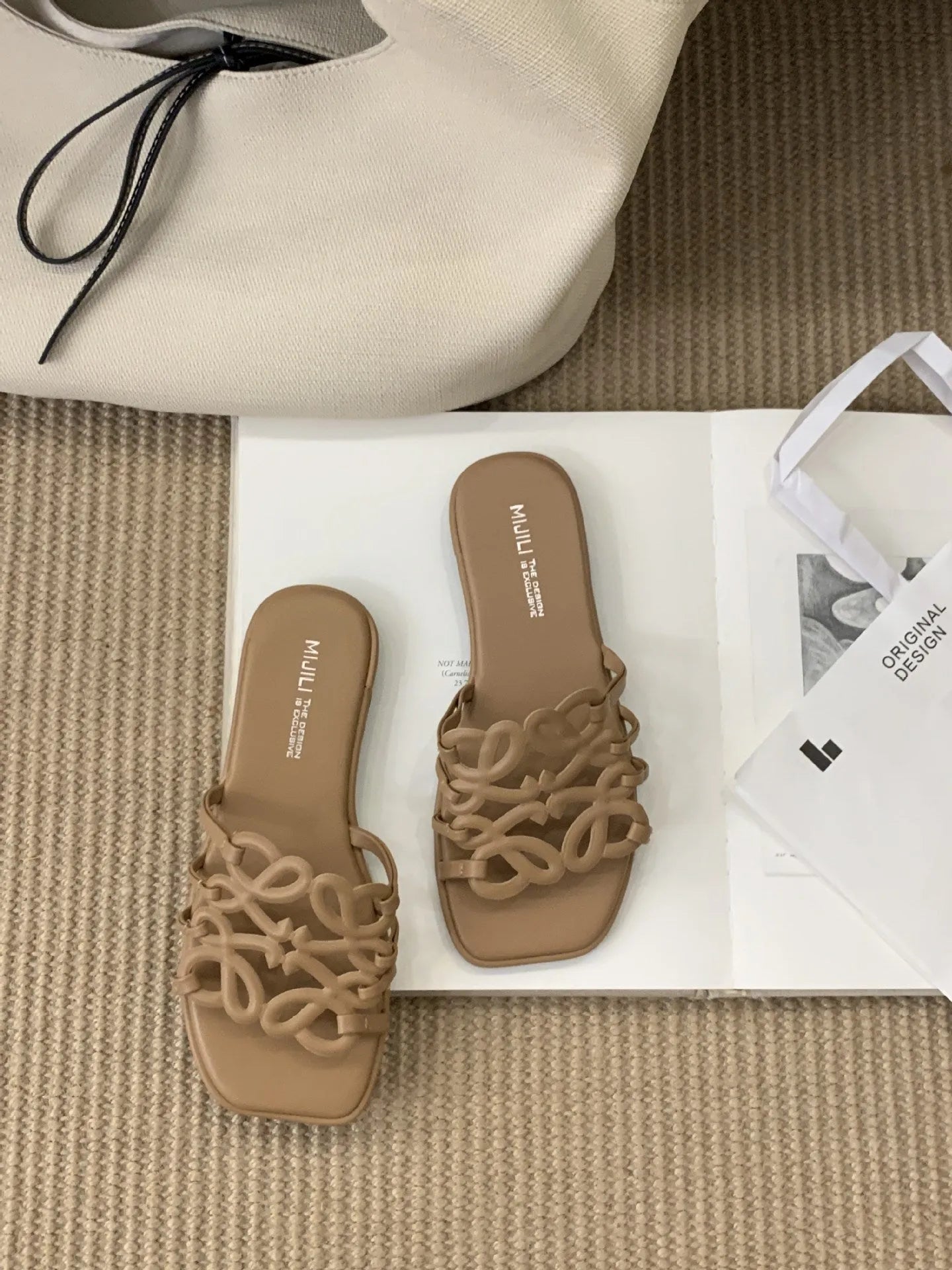 Summer Roman style hollow-out slippers for women, flat beach sandals in solid colours, viscose upper, microfiber lining