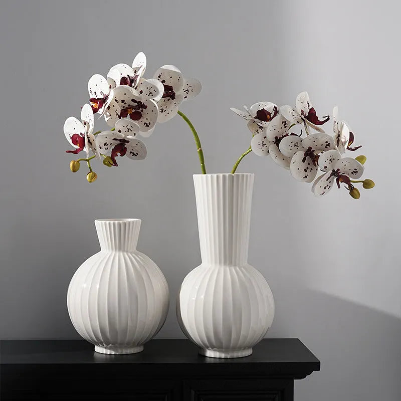 White ceramic ball striped vase with American country styling for table centrepiece decoration