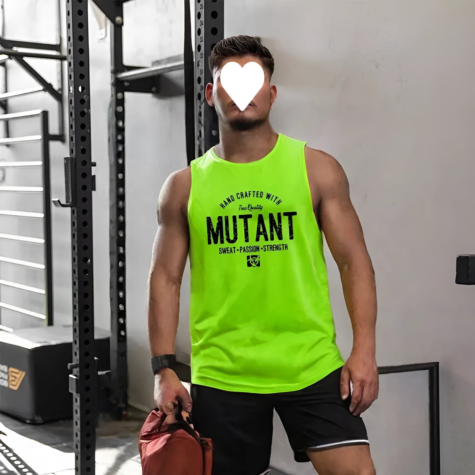 Man's loose-fit sleeveless training waistcoat in a colour variant, shown on a size mannequin.