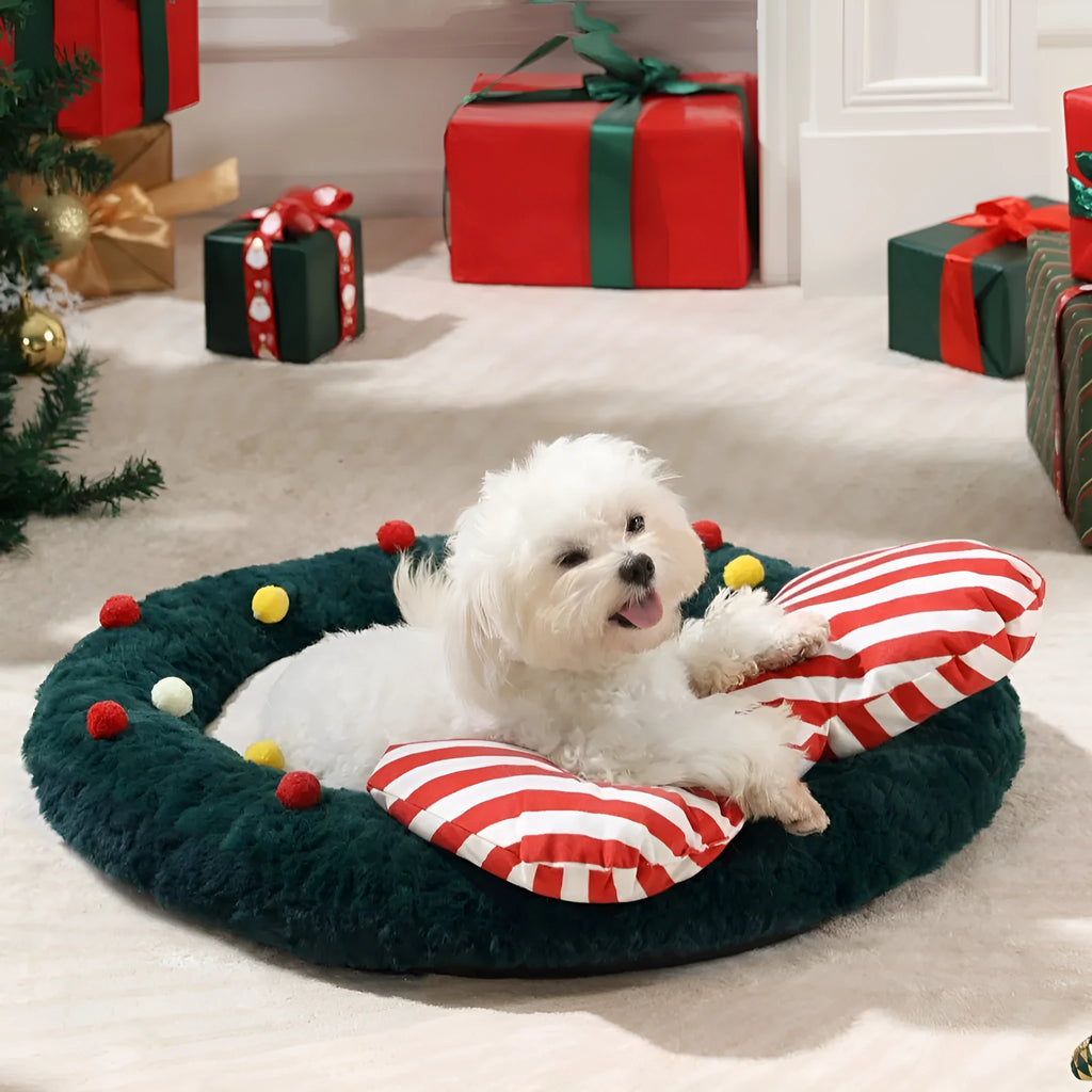 Four Seasons Creative Christmas Mat with PP Cotton Lining Size M, available in wreath, strawberry or socks design for festive home décor