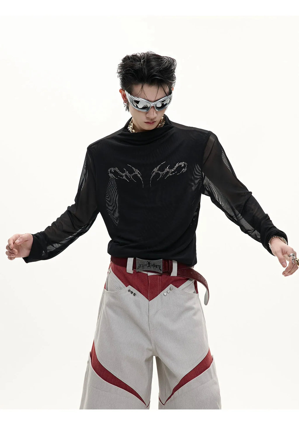 Niche mesh ice-feeling slim bottoming shirt in black, showcasing long sleeves and a trendy fit.