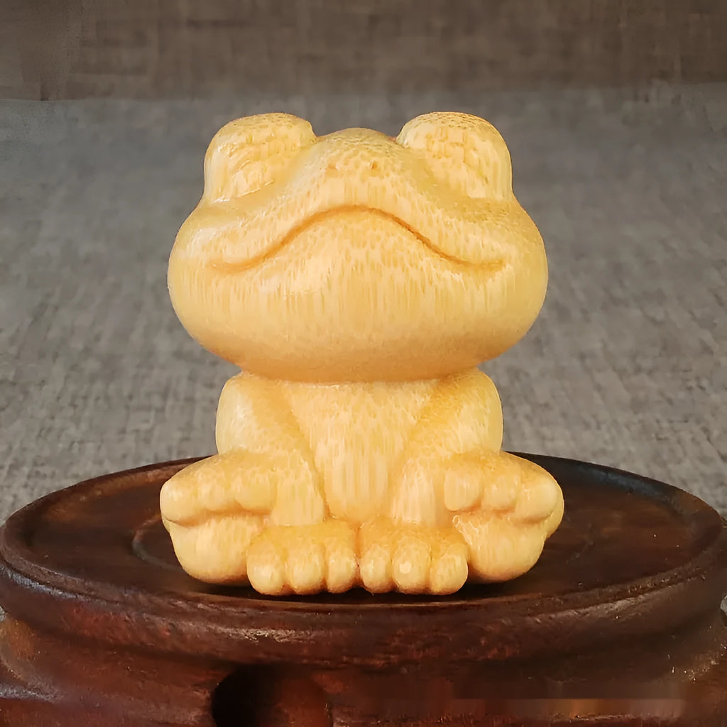 Solid bamboo smiling frog carving ornament with cartoon design, 5cm height