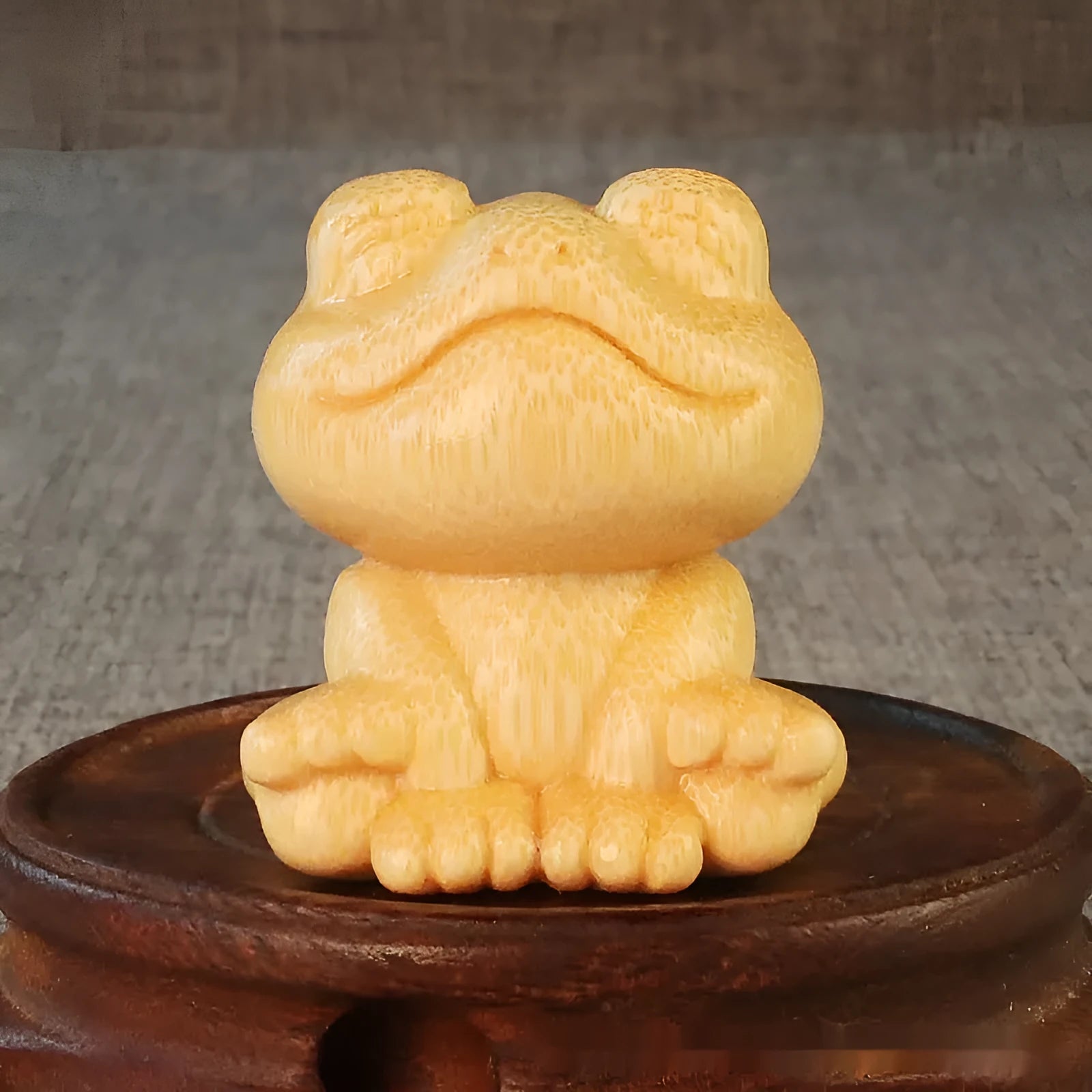 Solid bamboo smiling frog carving ornament with cartoon design, 5cm height