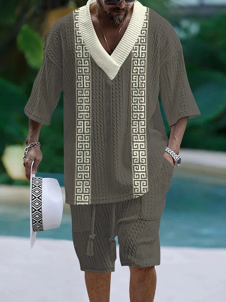 Loose casual short sleeve suit in polyester fibre with matching top and shorts